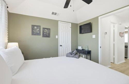 1BD 1BA Stylish Arlington Home w Backyard - Foto 18