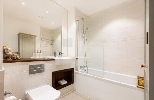 Modern New 2BR wViews & Balcony in Wandsworth - Foto 26