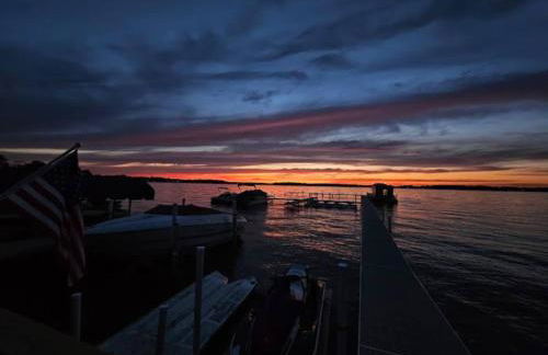 Chain O' Lakes Beach Penthouse Sunset View and Boat Dock - Foto 4