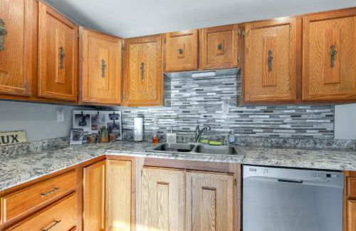 Cozy Clear Lake Home - Walk to Town and Boat Dock! - Foto 9