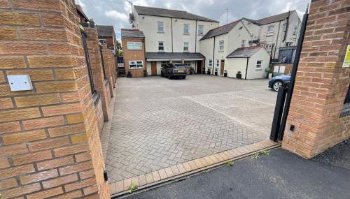 Earle House Serviced Apartments - Photo 2