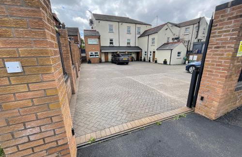 Earle House Serviced Apartments - Photo 2