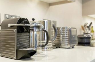 Elegant Epsom Flat in Period Building - Photo 7