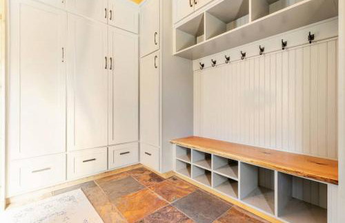 Sequoia Retreat- Spacious Cabin, Hot tub, & Sundeck - Foto 11