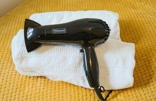 Stylish Apartment with Balcony, Free Parking, Fast Wifi and Smart TV with Sky and Netflix by Yoko Property - Foto 8