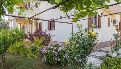 Apartment Softić - Foto 2, Garden view