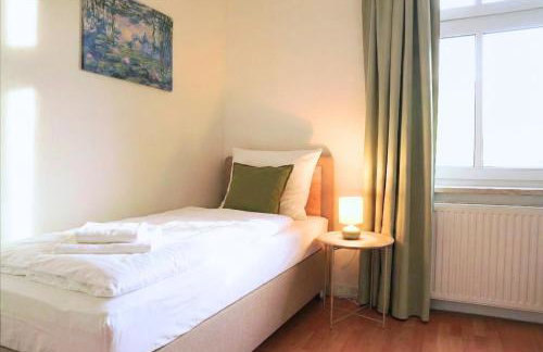 Ruhiges & modernes 5-Personen Apartment mit Boxspringbetten, Smart-TV, Wlan und Balkon - Foto 6