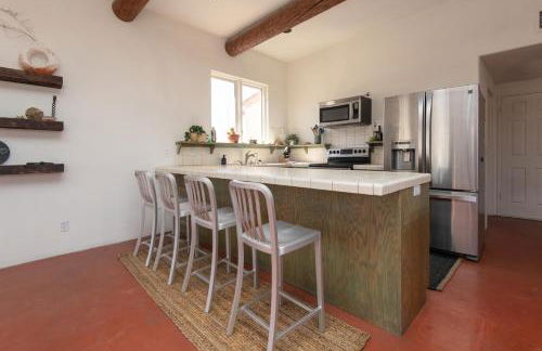 Desert Lily - Sunrise Suite with private hot tub and shared pool - Foto 27