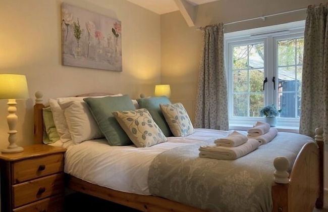 3-bed Cottage - Sleeps 5, Riverside, Hot Tub, Pets - Foto 3