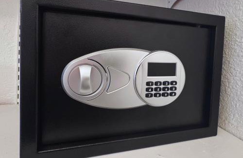 Luna's Cozy Private Hosted Suite with Fireplace and 2 Bedrooms - Foto 15