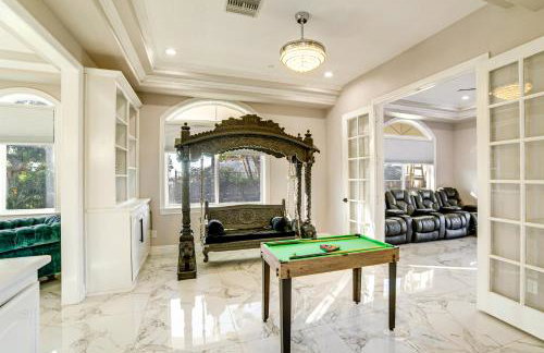 Expansive Riverside Mansion! Luxe, Family Friendly - Foto 12
