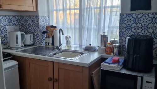 The Old Dairy, comfy 1 bedroom apartment with lounge,bathroom and kitchenette near town, pubs and walks - Foto 2