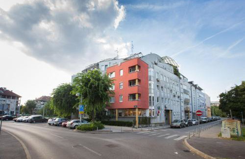 Penthouse apartment with private parking - Photo 28