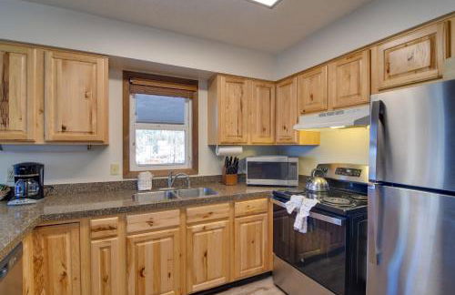 Walk to Ski Shuttle! Ideal Winter Park Base Camp - Foto 6