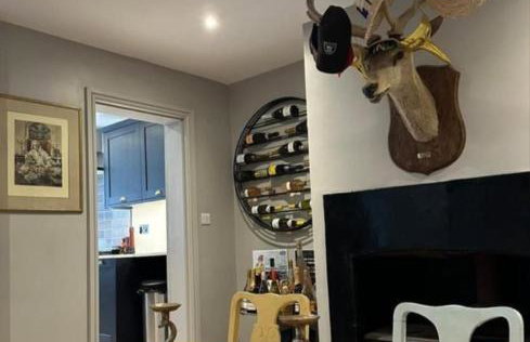 Spacious House In Guildford - Photo 13