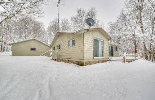 Manistique Lake Retreat with Dock! - Foto 26