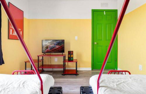 Disney World Cinderella Castle Lazy River Pool & Game Room - Foto 26