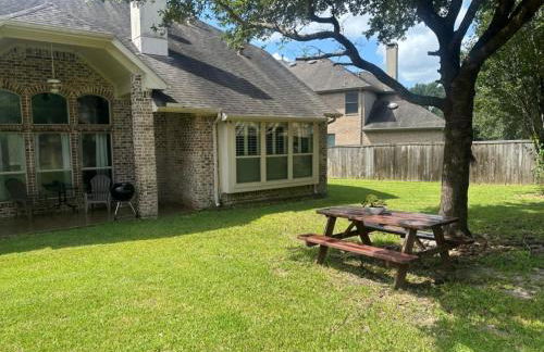 Cozy 4bdrm 3bath Home in The Woodlands - Photo 38