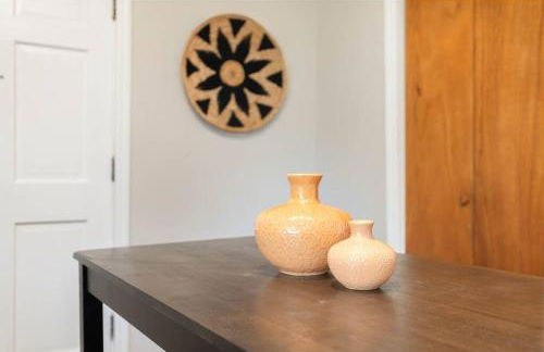 Downtown home! Walk to Bulls Stadium, DPAC & food - Foto 3