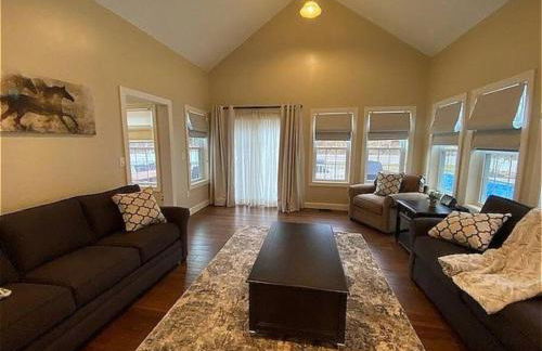 9 Bedroom Saratoga Retreat, In-Ground Heated Pool, HotTub, Firepit, Gourmet Kitchen, Private Office - Foto 73