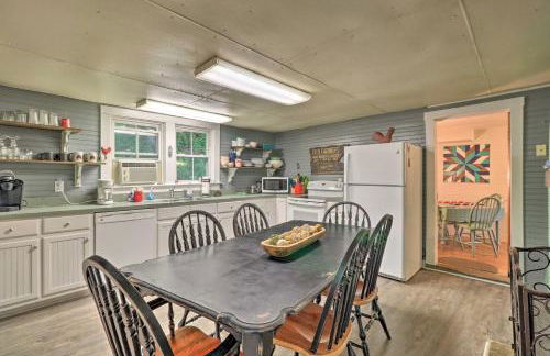 Lil Red Hen Cottage in the Boone Area with Hot Tub - Foto 6