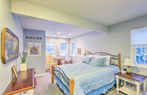 Elegant Stone Cottage Steps to Crystal Lake Beach - Foto 16