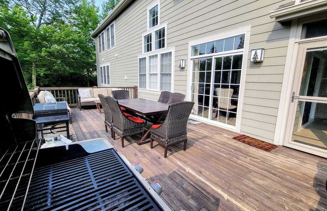 The Nest at Pinecrest by Avantstay Spacious Deck, Game Room, Fire Pit - Foto 2
