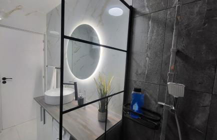 New Modern Apartment close to the Beach - Photo 17