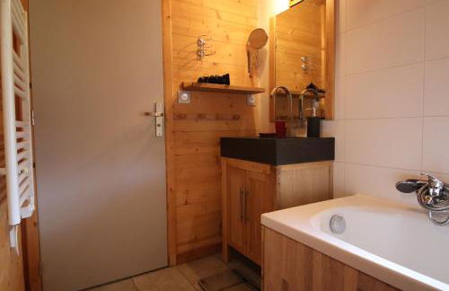 Charming Chalet w/ Mountain & Slope Views, Jacuzzi - Foto 25