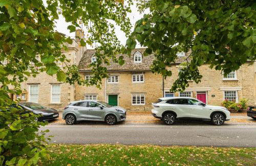 Charming Cotswold Cottage on Church Green, Witney - Photo 21
