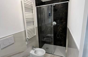 Beach Palace with small swimming pool, private beach, parking - Foto 11