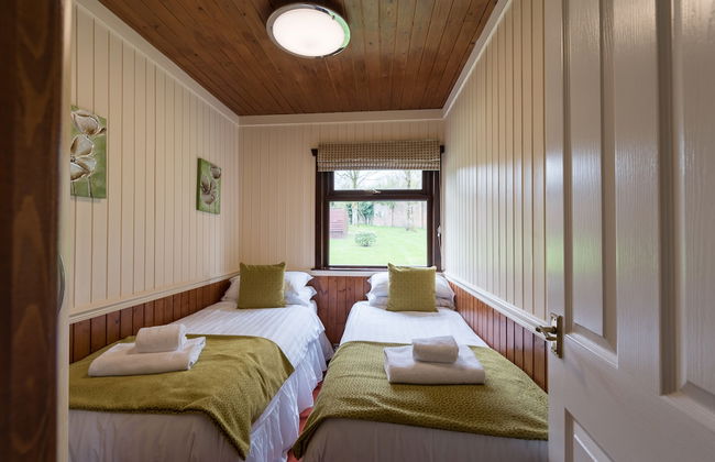 Conifer Lodge 8 With Hot Tub, Newton Stewart - Photo 3