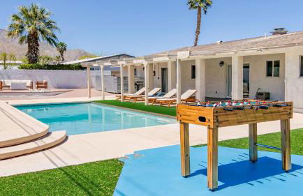 Spacious home with pool, fireplace, outdoor deck - Foto 5