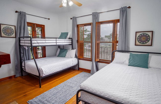 Splash Into Vacation 6BR Home w/ Pool & Waterslide - Foto 9