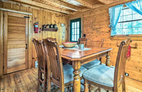 Andover Cabin Retreat with Hot Tub and Fireplace! - Foto 7