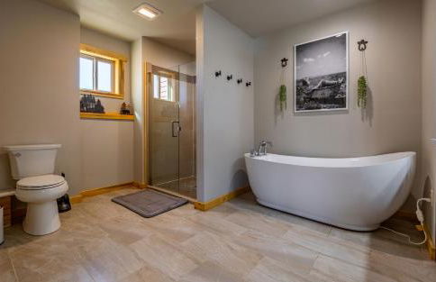 The Yellowstone - Spacious Wapiti Valley Cabin with Stunning Views! - Foto 37