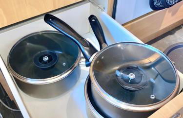 Oakley Vale House and Garden! Free Private Parking, TV, Fully Equipped - Photo 26