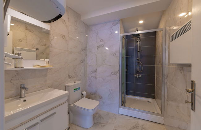 Feri Suites - Photo 77