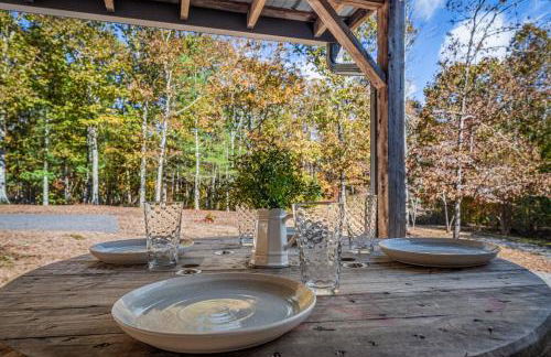 Big Yard Family Getaway - Pets OK - Grill and Hike - Foto 50