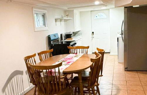 Entire 4 bedroom familyfriendly basement apartment, MetroWalk - Foto 2