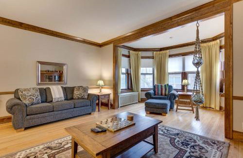 Lovely Near Loyola - Enjoy the Wonderful Outdoor Space and Sun Room - Room for the Whole Crew apts - Foto 1