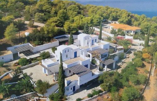 RETREAT VILLA BY THE SEA WITH POOL IN PORTO HELI - Foto 14