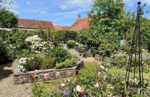 Hill House, Spectacular Rural Home With Hot Tub - Photo 8
