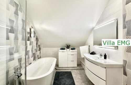 Luxury Ferienhaus Spa Villa Gernsbach mit Pool, Sauna, Garten, Kamin bis 22 Personen - Foto 32