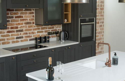 Designer Cotswold post house with external sauna - Foto 5