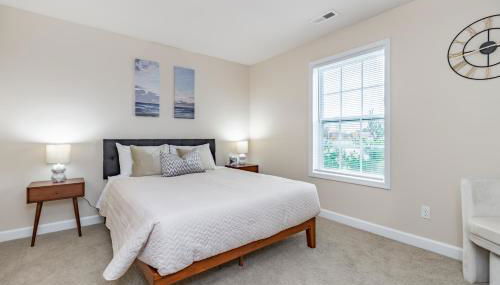 ConTemporary Stay in Central Peoria - Photo 4