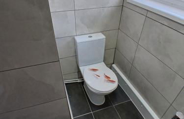 PREISTLEY HOUSE- CONTRACTORS ACCOMMODATION Entire 4 Bedroom House with free parking and up to 8 sleep- NO PARTIES ALLOWED - Foto 8