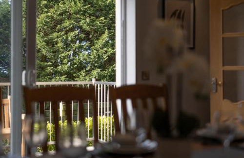 Maynor - Large Luxury House, Log Burner, Central Location - Photo 9