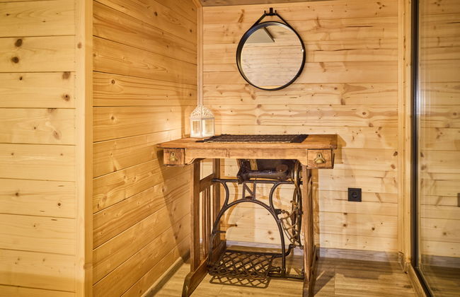 Luxe Timber Lodge & Relaxing Bath - Photo 22