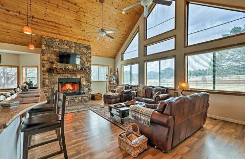 Hot Tub and Game Room! 30-Acre Vernon Retreat - Foto 1